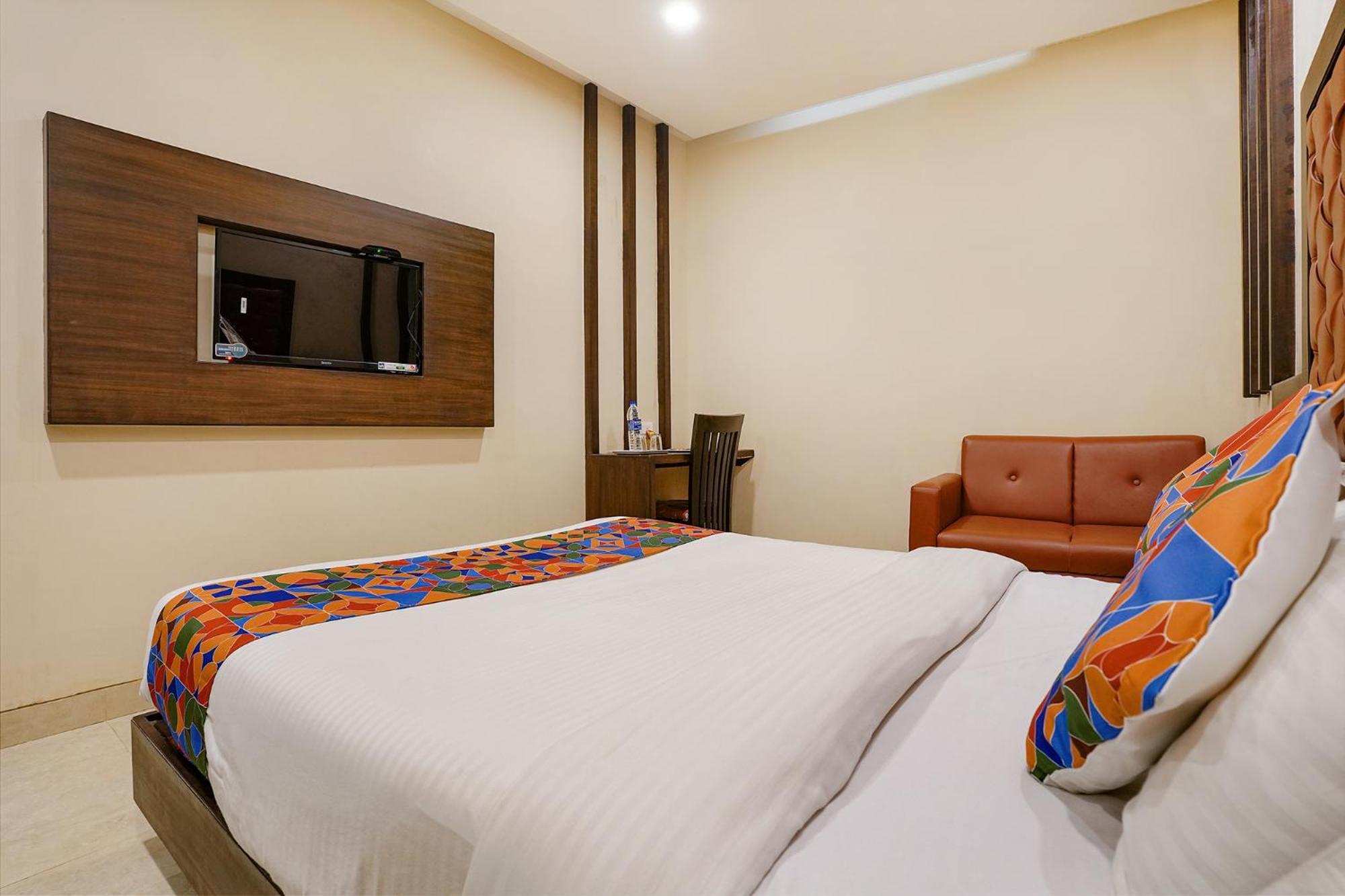 Fabhotel Vertigo Suites - Nr Bkc ムンバイ エクステリア 写真