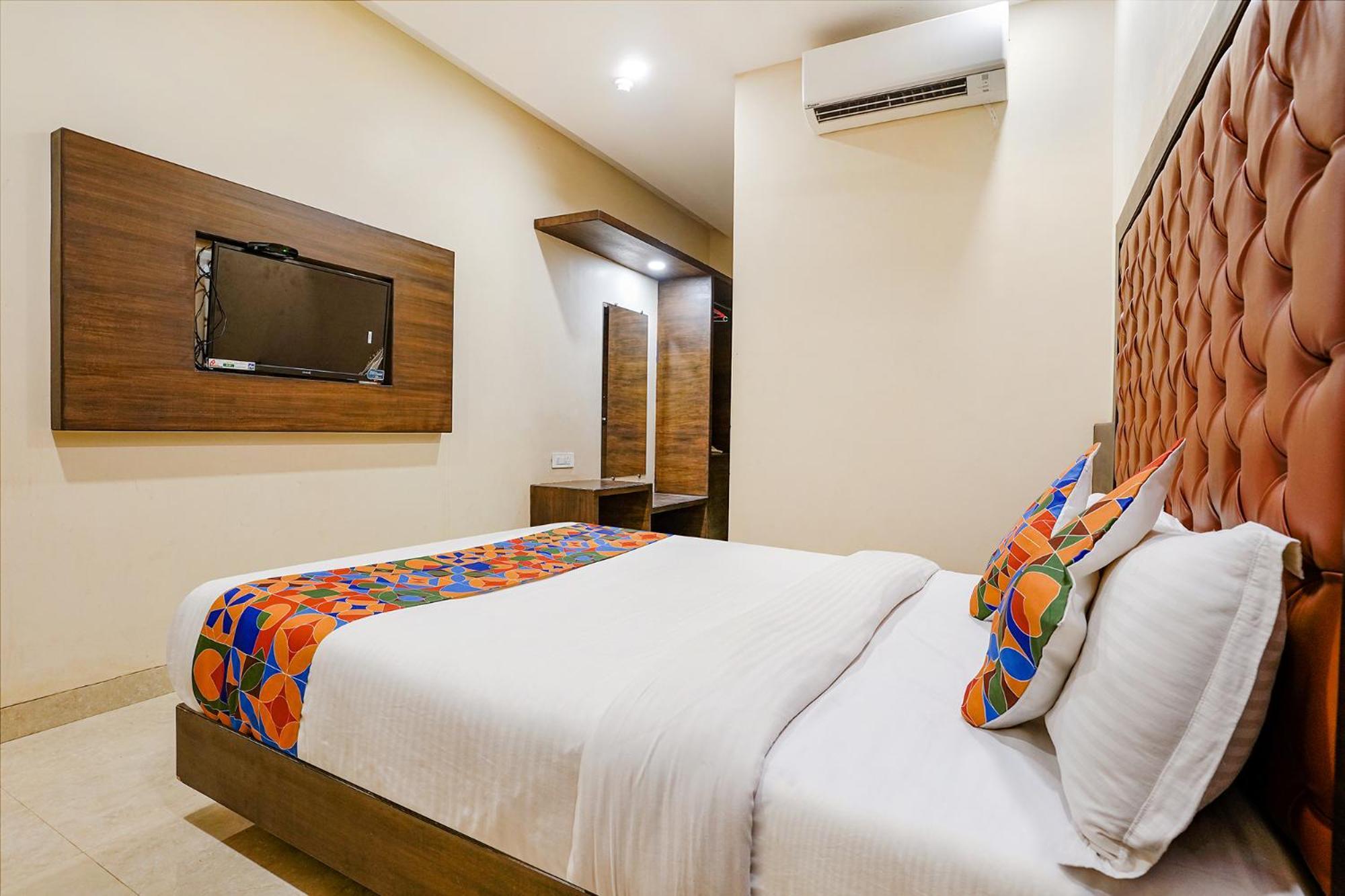 Fabhotel Vertigo Suites - Nr Bkc ムンバイ エクステリア 写真