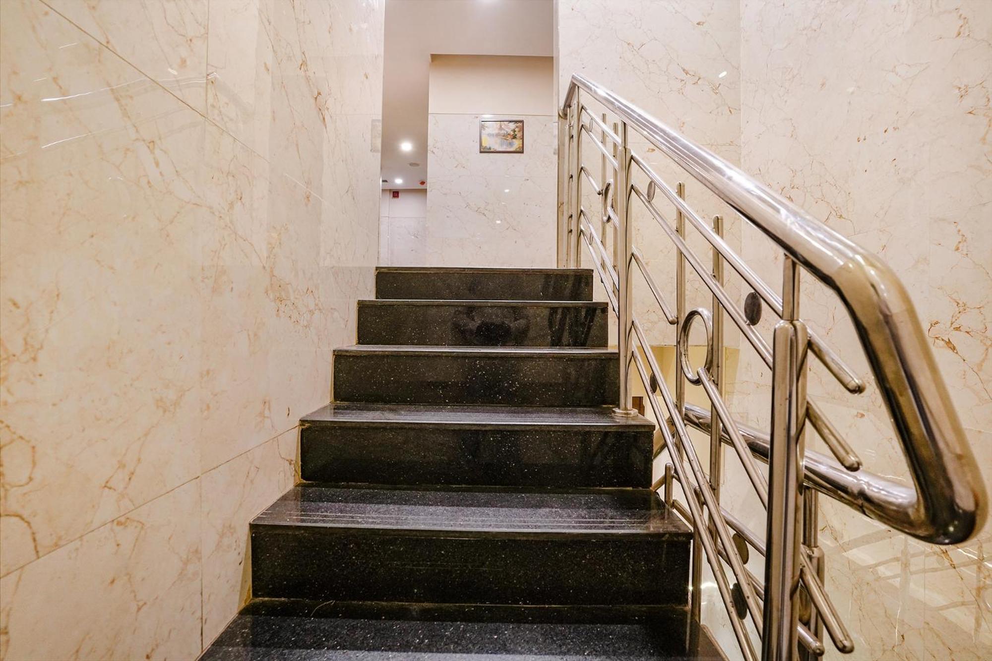 Fabhotel Vertigo Suites - Nr Bkc ムンバイ エクステリア 写真