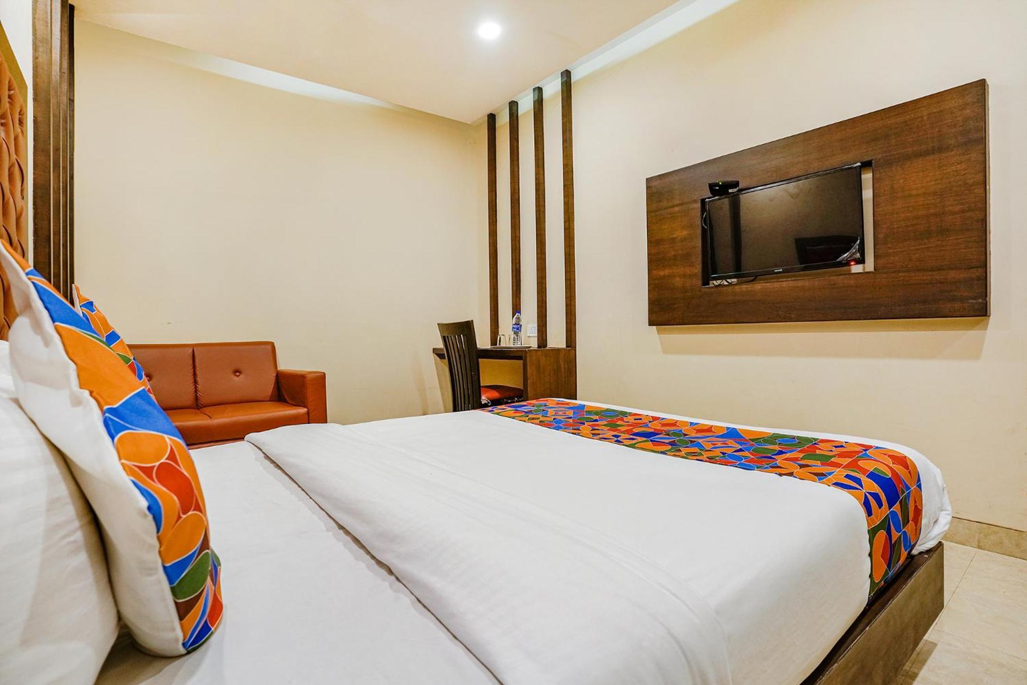 Fabhotel Vertigo Suites - Nr Bkc ムンバイ エクステリア 写真